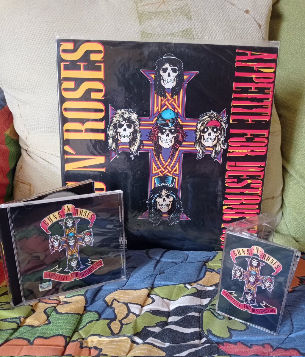 XIBILXIC's tweet image. La sensación en los 80, ahora en los 20 quién lo recuerda? @gunsnroses 🇺🇸 en estado puro 🤘😎 #AppetiteForDestruction #BienvenidoALaJungla #Nightrain #ParadiseCity #CassetteMania #NadaSuenaComoElVinilo #vinylrecords #vinylcommunity