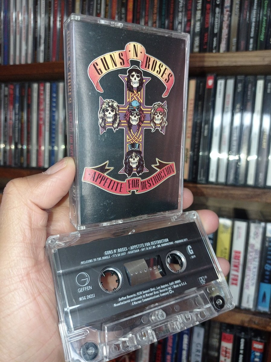 XIBILXIC's tweet image. La sensación en los 80, ahora en los 20 quién lo recuerda? @gunsnroses 🇺🇸 en estado puro 🤘😎 #AppetiteForDestruction #BienvenidoALaJungla #Nightrain #ParadiseCity #CassetteMania #NadaSuenaComoElVinilo #vinylrecords #vinylcommunity