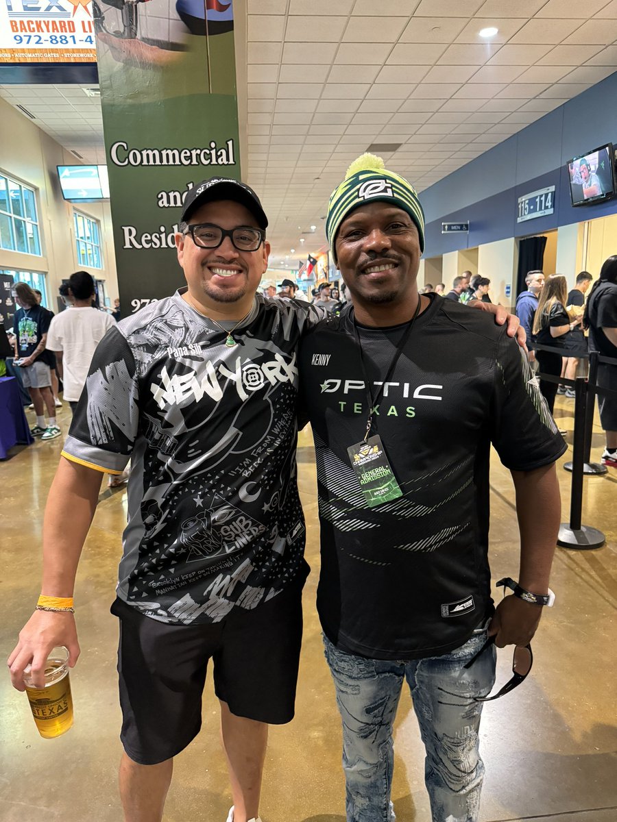 Sheismaam's tweet photo. Papa Sib & Papa Kenny ready for today’s game!! 🙌🏼🙌🏼❤️ nothing but love for both teams💛💚 #subliners #StandClear #CODChamps #CDL2024 #CDLChamps #CDLChamps2024 #CallofDuty #NYSL https://t.co/xnIzMzT6Y8
