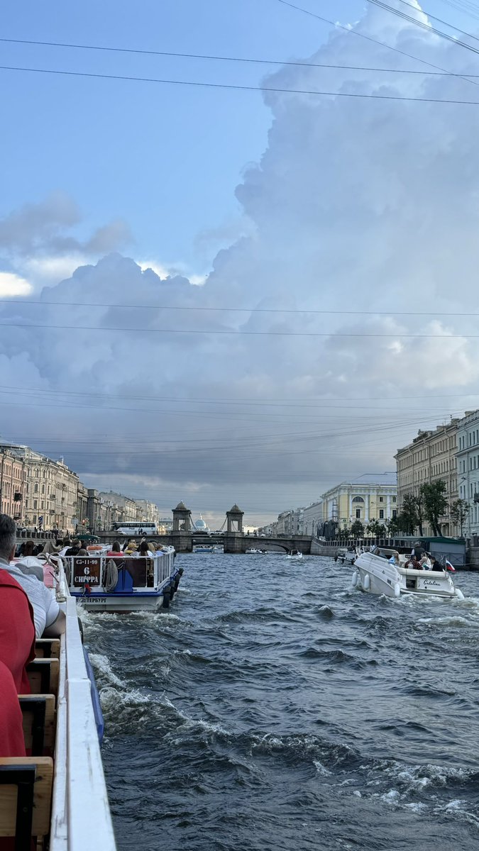 aa_adely's tweet photo. Мы ех��ли на кораблике по Неве в обнимку, вечерело, он тихо сказал, смотря в сторону: я иногда задумываюсь и не понимаю, что я такого хорошего сделал людям, что нашел тебя. https://t.co/LwIBcJslO2