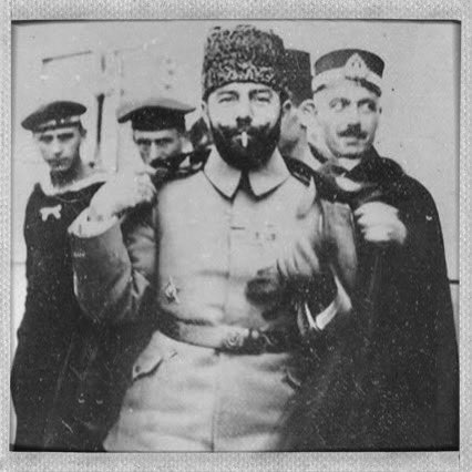 bir cigara yaktım da saatlerce ağladım.
neyleyeyim? yüreğimi Türklükle dağladım...