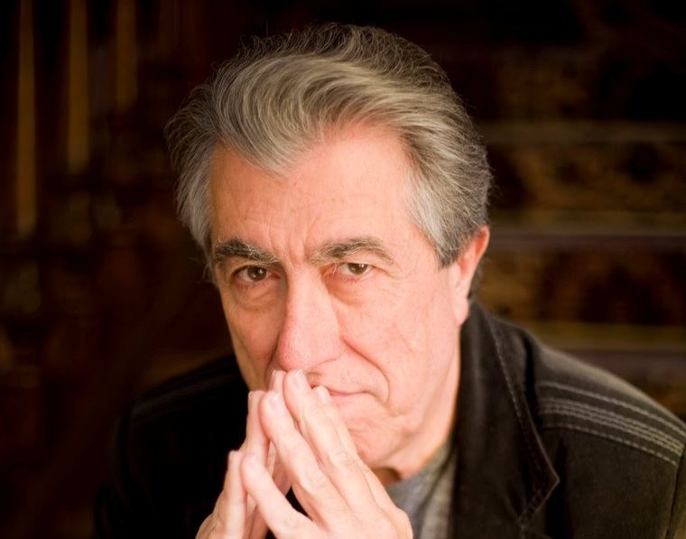 Jordi Sierra i Fabra, Premio Antonio de Sancha 2024 dlvr.it/T9tbny