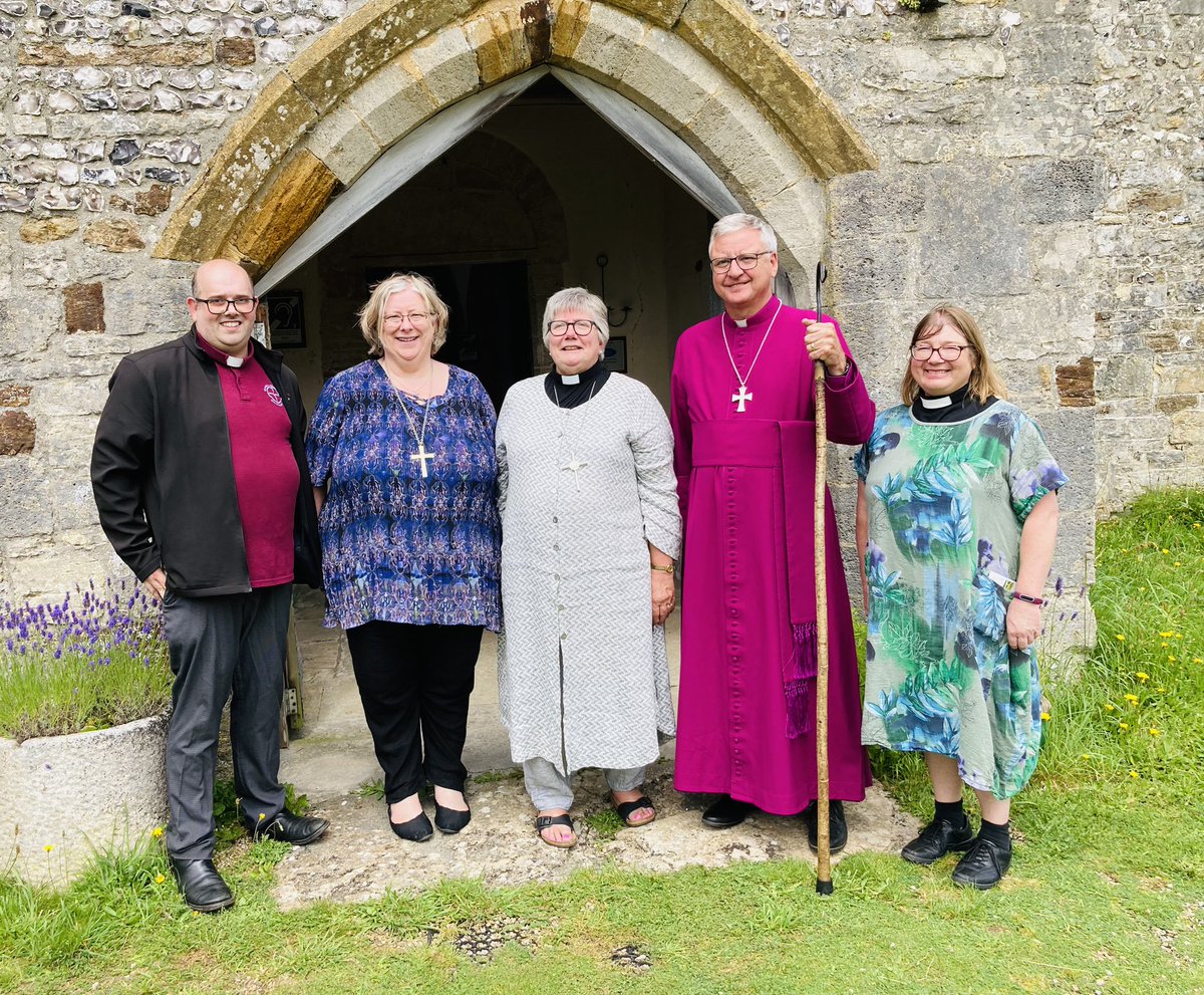 ME_Mum's tweet photo. Tolpuddle Festival, Martyrs’ Songs of Praise with @bishopsarum @SarahCHillman https://t.co/W2PYEEuBX2