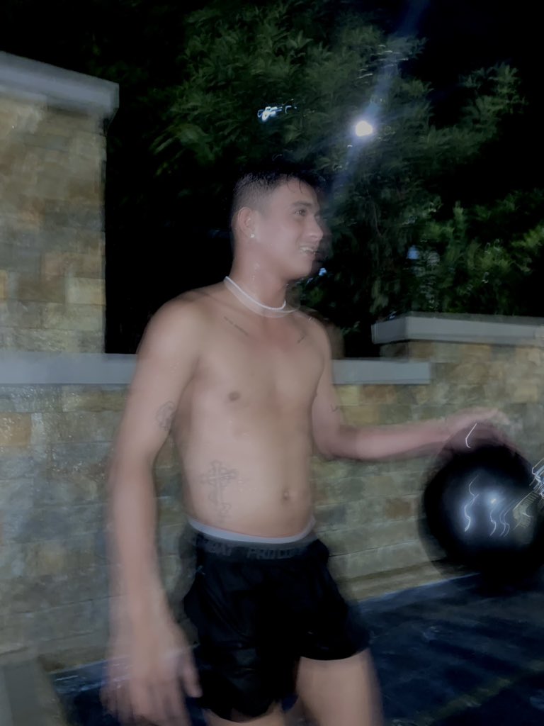 cjbonus7's tweet photo. Catfishing. https://t.co/BiEMSmazG3