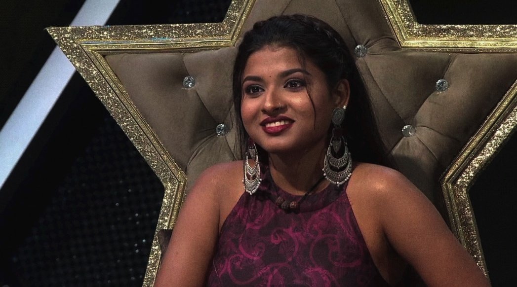 samshinex___'s tweet photo. there was definitely something happening here.
the way pawan kept looking & smiling at her throughout the performance & aru blushing to it was so adorable ๐ฅน๐
#pawandeeprajan #arunitakanjilal #arudeep https://t.co/2Ov5Gqf8zi