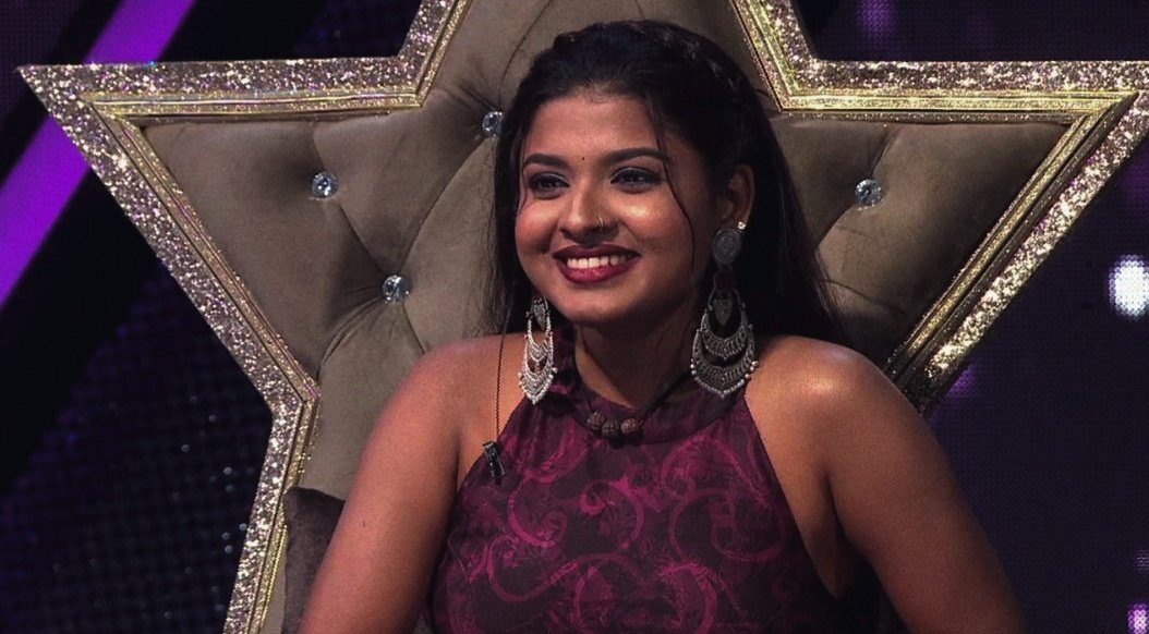 samshinex___'s tweet photo. there was definitely something happening here.
the way pawan kept looking & smiling at her throughout the performance & aru blushing to it was so adorable ๐ฅน๐
#pawandeeprajan #arunitakanjilal #arudeep https://t.co/2Ov5Gqf8zi