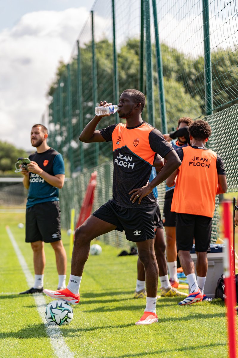 Sambou_soumano's tweet photo. Alhamdoulilah back to work☝🏾 https://t.co/WuSkFRsMj9