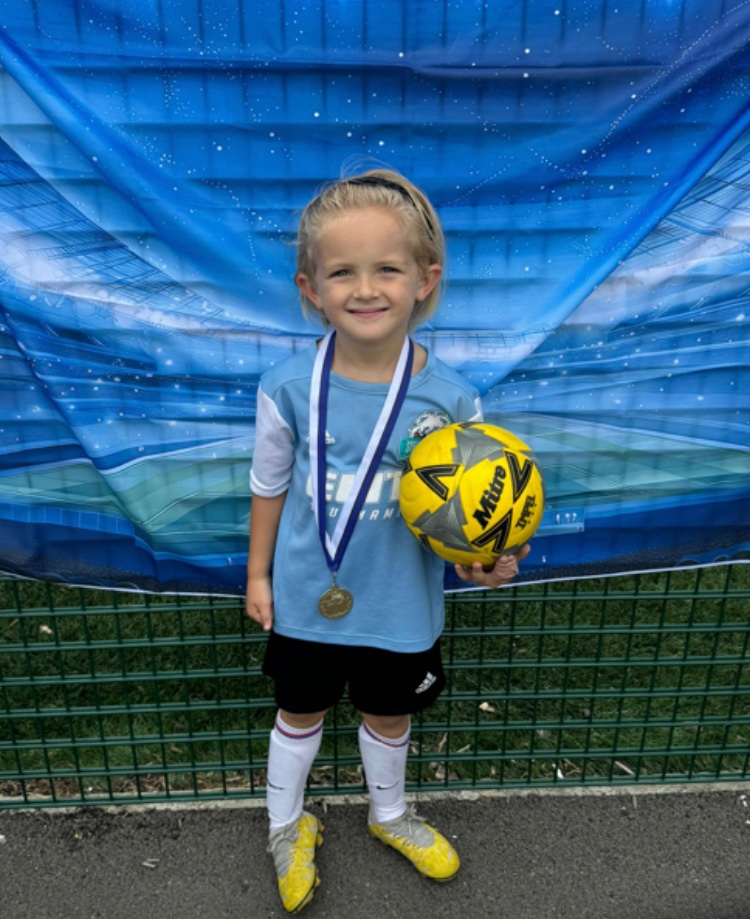steds101's tweet photo. This is what #footballs about kids having fun ,, just listen to there group hug before the final sadly they didn’t win the big trophy ... runners up was good enough ⚽️👌🏅 #kids #fun #football #tournament #fyp #FYI https://t.co/PRRUuNLL8C