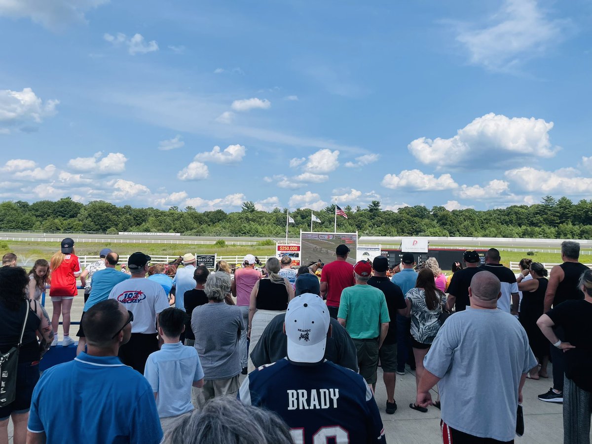 IvoryPine1820's tweet photo. Got in the paddock just in time to see our pacersβ stablemate Sailor Jerry pace for place in the second race for assistant trainer and co-owner Chris Hamilton.
Great turnout today at #Plainridge. https://t.co/dnH522XyIg