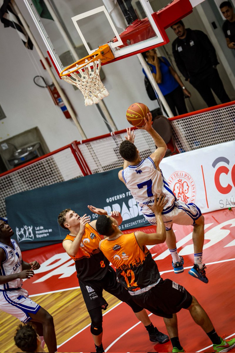 crzbasquete's tweet image. Intervalo do Cabuloso! 🔵🏀🦊

Na última batalha da fase classificatória, o Cruzeiro Basquete foi para o intervalo vencendo a equipe do Basquete Cearense por 50 a 25.

Vamos em busca da 9ª vitória na LDB! 💪🎉

#Cruzeiro
#basketball 
#ldb