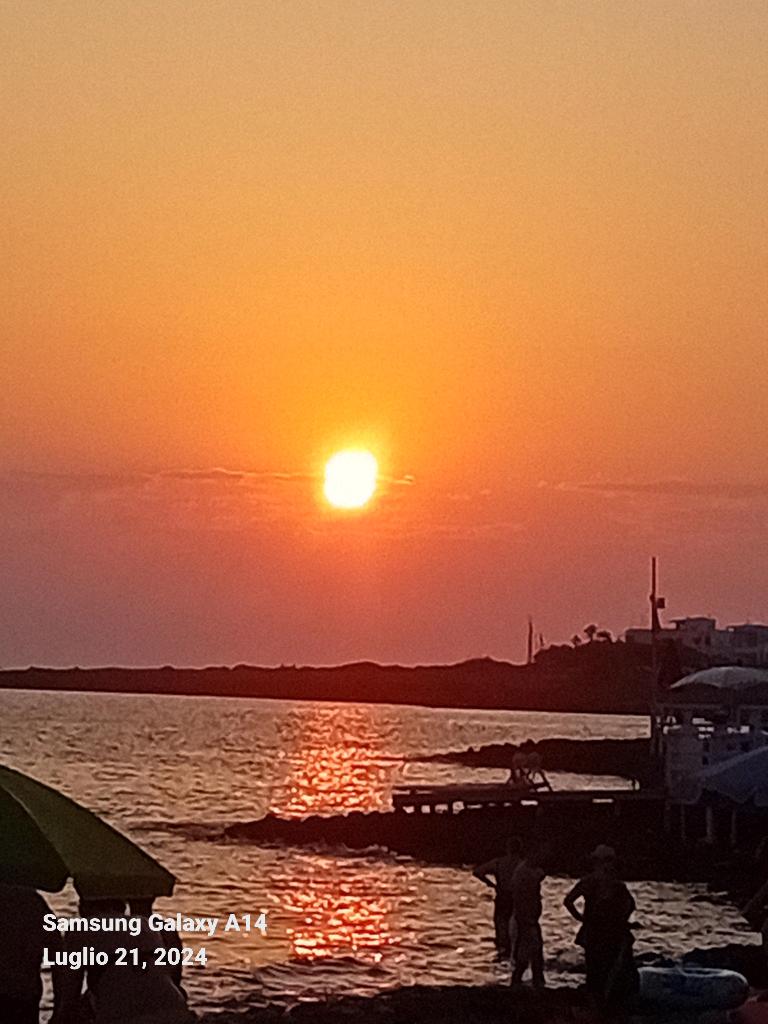 stefyricchiuto's tweet photo. #salento #tramonto #SunsetxVibes 
#SunsetObsession 
#mylife  #Colors #seasunannesand https://t.co/6KaDskCOSs