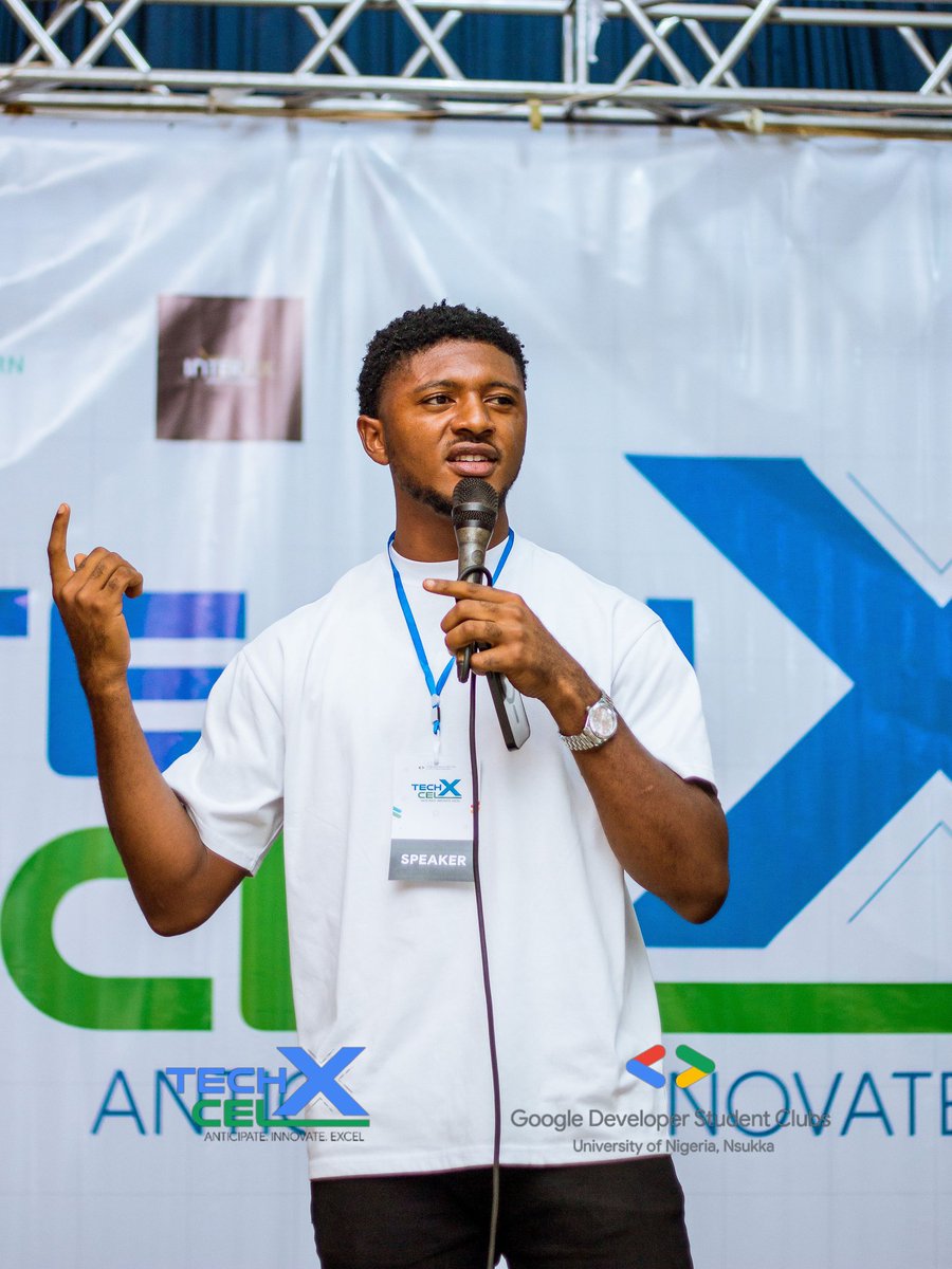 GDG_UNN's tweet photo. @TopBoyRayy @thegarageng_ The Airdrop Space is indeed an amazing one but it has its basics, complexites and securities that's why we sought the presence of @thestanleyeze a specialist in the space to get it all simplified.
#TechXcel #GDSCUNN #Airdrops https://t.co/K7oFwe0uIy