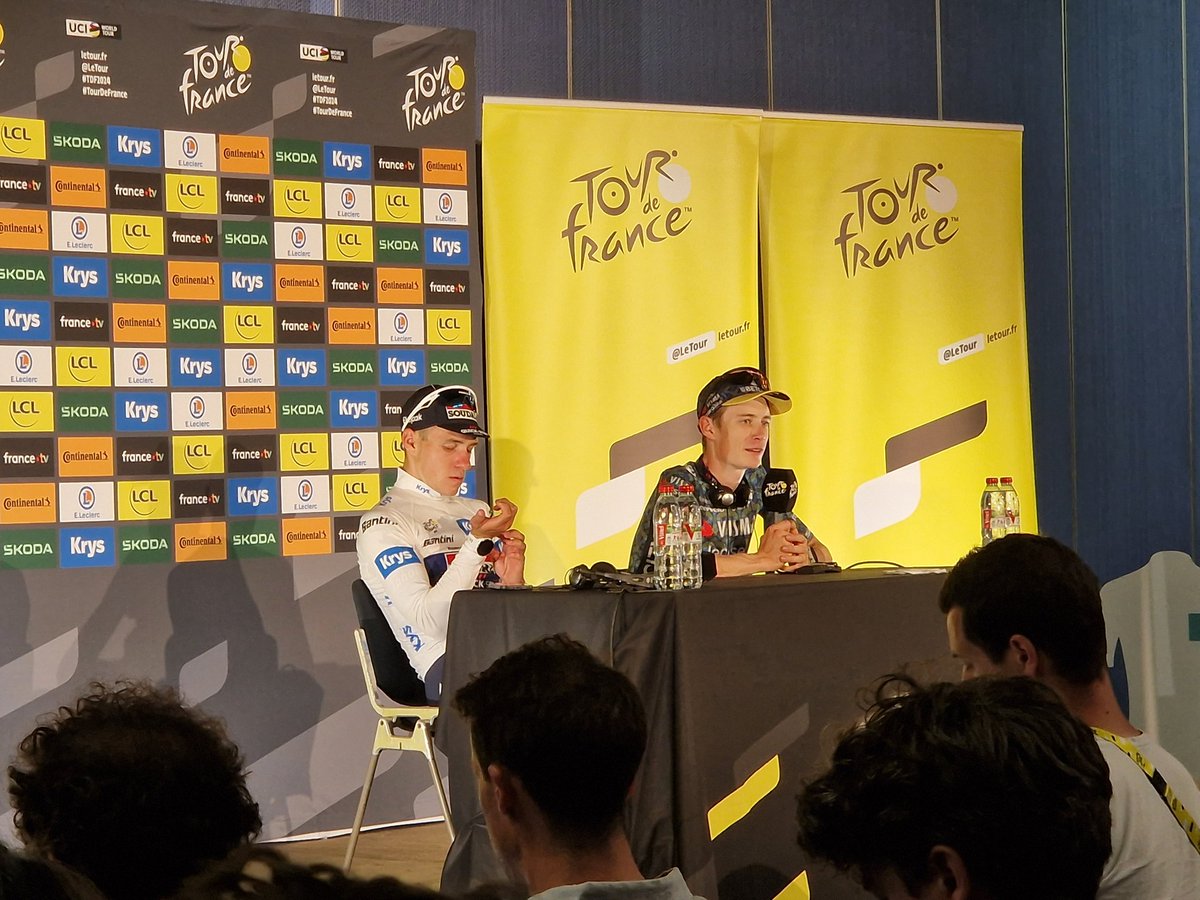 Nach drei Wochen Tour de France zur schangeligen Printpresse zu müssen, statt mit den Teamkollegen Richtung Nizza-Nachtclubs zu ziehen - ich würde ähnlich wie Remco schauen. Aber: großes Rennen, Jungs!