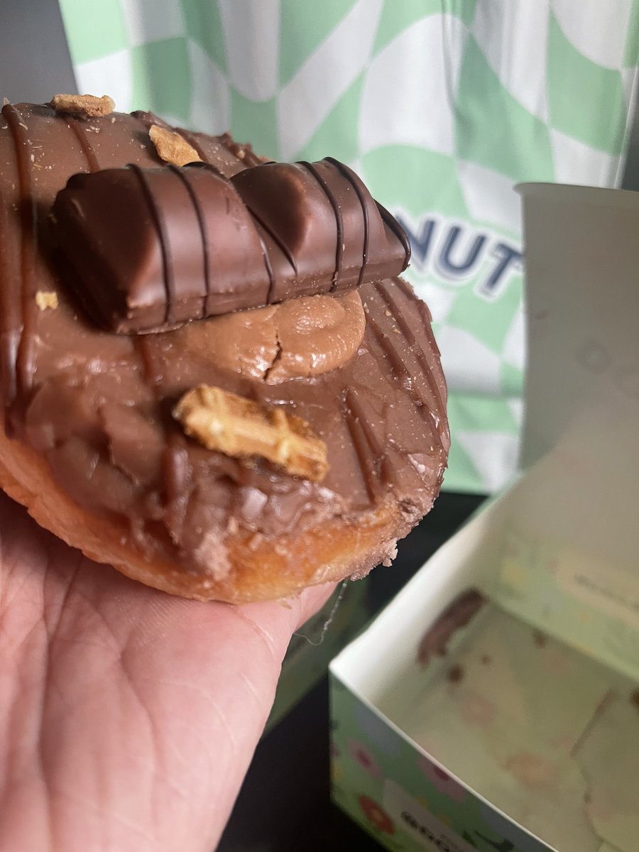 rajkk77's tweet photo. @doughnuttime_uk hey just had one doughnut moved onto the next to find a hair stuck in the doughnut? 🥲 https://t.co/3frvBRU74V