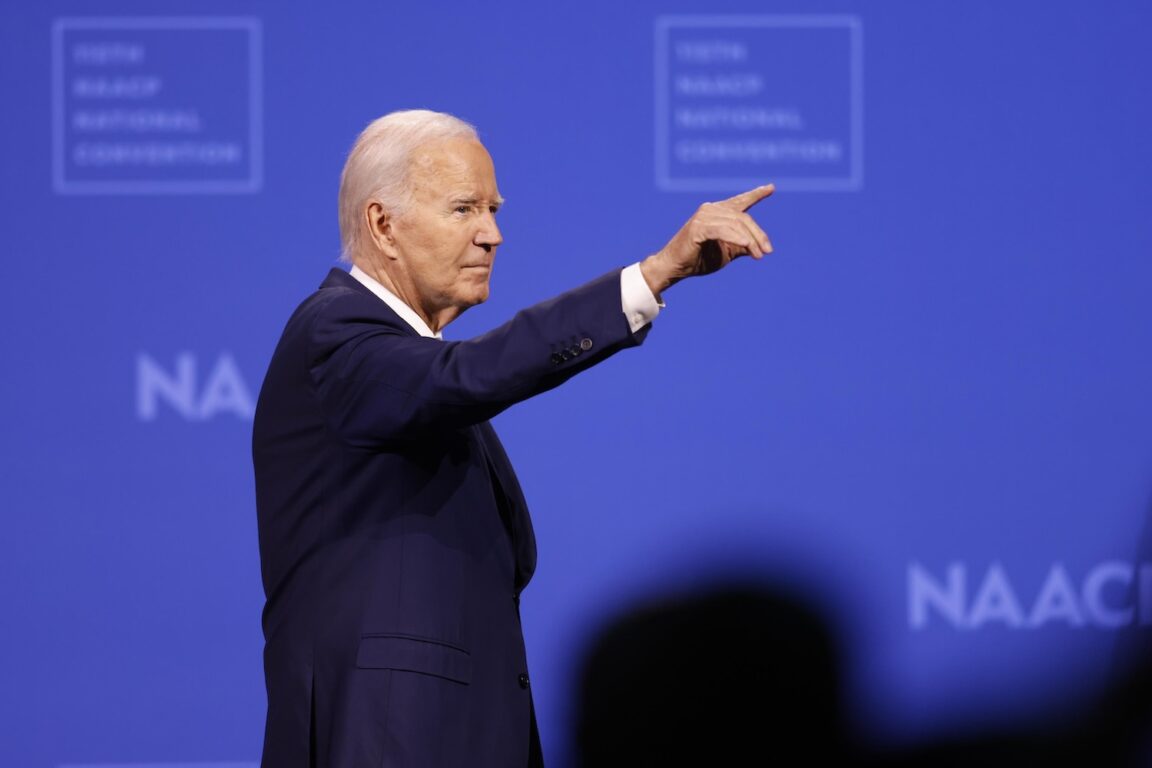 Francesco De Leo (@deleofsco) on Twitter photo 🇺🇸 Il ritiro di Joe Biden
Speciale <a href="/RadioRadicale/">Radio Radicale</a> ore 21.50
Vi aspetto con <a href="/Maumol/">Maurizio Molinari</a>, <a href="/EttoreSequi/">Ettore Sequi</a>, <a href="/ggramaglia/">Giampiero Gramaglia</a>, <a href="/AndrewSpannaus/">Andrew Spannaus - Tr</a>, <a href="/stefanopolli/">stefano polli</a>, <a href="/SPolli/">stefano polli</a> e <a href="/GlucaAnsalone/">Gianluca Ansalone</a>.
Non mancate! 🇺🇸 Il ritiro di Joe Biden
Speciale <a href="/RadioRadicale/">Radio Radicale</a> ore 21.50
Vi aspetto con <a href="/Maumol/">Maurizio Molinari</a>, <a href="/EttoreSequi/">Ettore Sequi</a>, <a href="/ggramaglia/">Giampiero Gramaglia</a>, <a href="/AndrewSpannaus/">Andrew Spannaus - Tr</a>, <a href="/stefanopolli/">stefano polli</a>, <a href="/SPolli/">stefano polli</a> e <a href="/GlucaAnsalone/">Gianluca Ansalone</a>.
Non mancate!