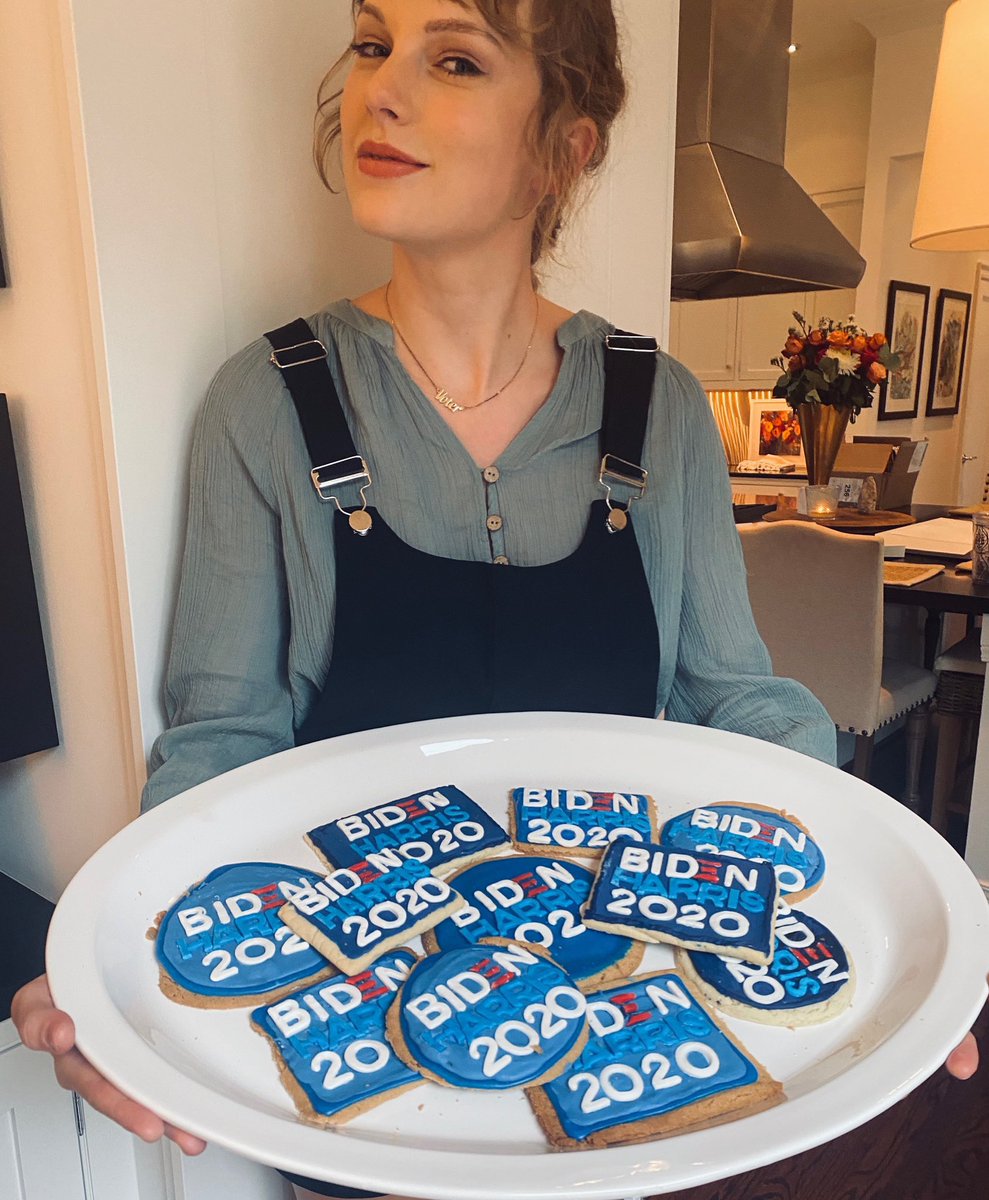 thehomiehopper's tweet photo. let’s fire up that oven mama @taylorswift13 https://t.co/F3q74JGR9r