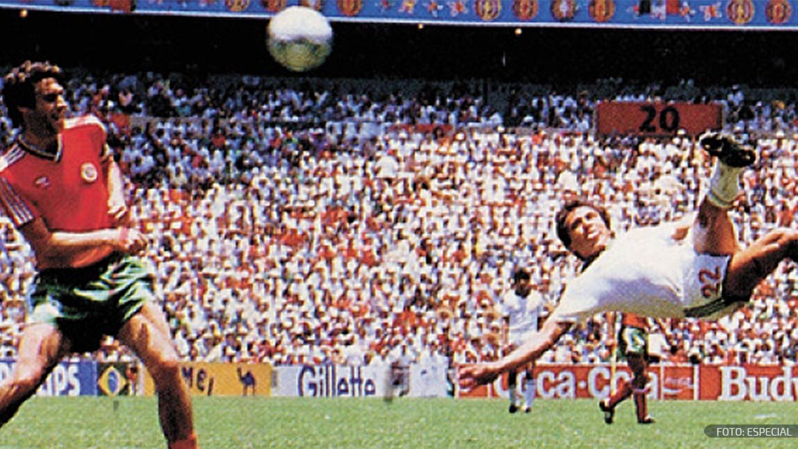 UnBesoYBang's tweet photo. Por eso en el fútbol femenil no se ven golazos como este: https://t.co/FkC3Hf379S