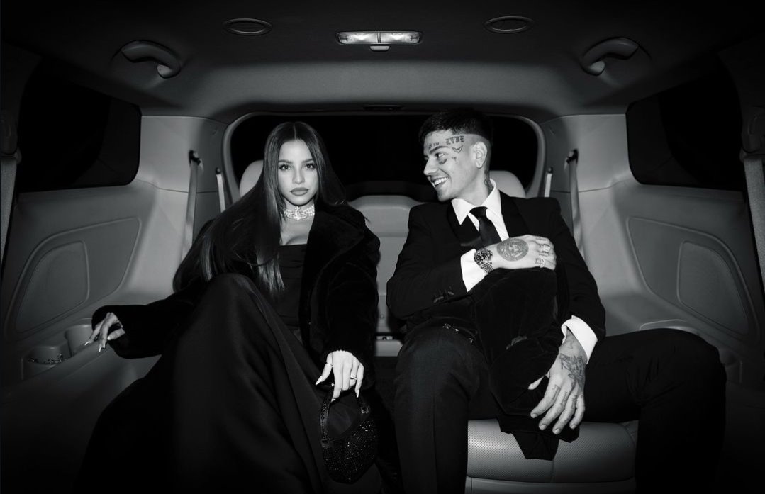 📷 Emilia y Duki para la boda de Oriana y Dybala