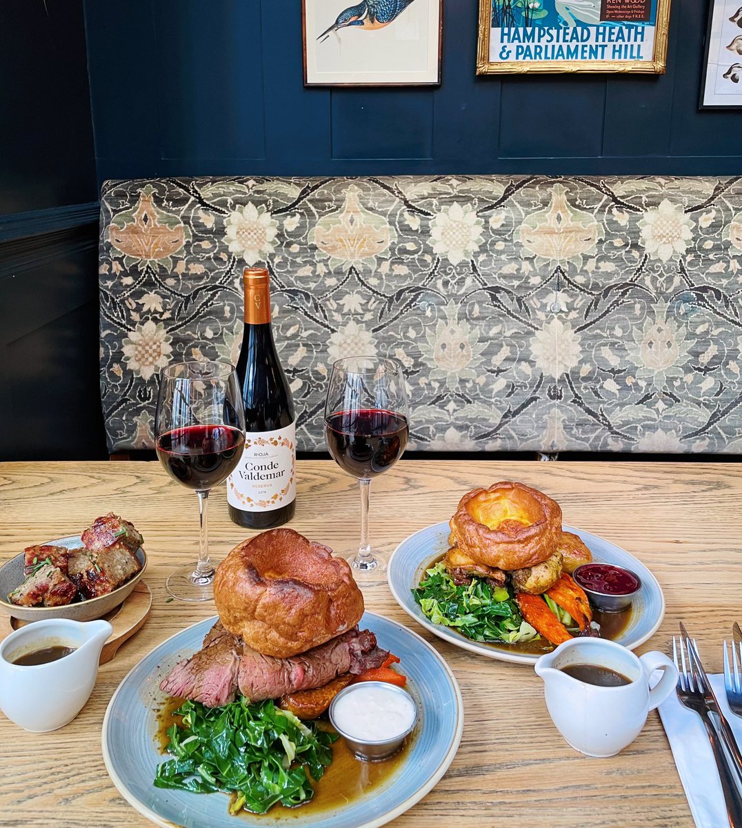 Another Sunday lunch at The Flask 😍 if you missed out this week use the link in our bio to book for the next! 

#pubsoflondon #youngspubs #youngschefs #sundaylunch #delicious #food #roastdinner #hampsteadheath #ratemyroast #sunday