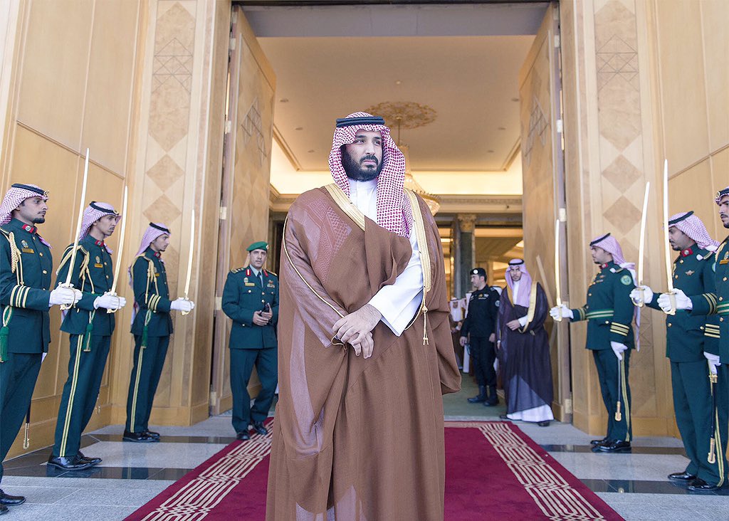 tmrrah9's tweet photo. #تمرة💢|| كاتب سعودي يُؤكد لـ تمرة🚨:

" لا يوجد شخص او زعيم او كيان هدد المملكة إلا و رحل بطريقة مشينة " 

كل يوم نتأكد ونكتشف ان سمو ولي العهد🇸🇦هو رجل متمرس بالحكمة و الدهاء وتفكيره سابق عصره إستراتيجياً

-لم يخرج بلقاءات ليهاجم ولم يلقي الخطابات لينادي بالقومية وشتم زعماء الدول الأخرى ، ولم يلازم المايكات ليوزع صكوك البيع او يشن الحروب…بل جعل الوقت هو من يتحدث عن منجزاته

-اللهم احفظ قيادتنا الرشيدة والحكيمة والعظيمة و أدم حكمهم إلى أبد الأبدين يارب العالمين