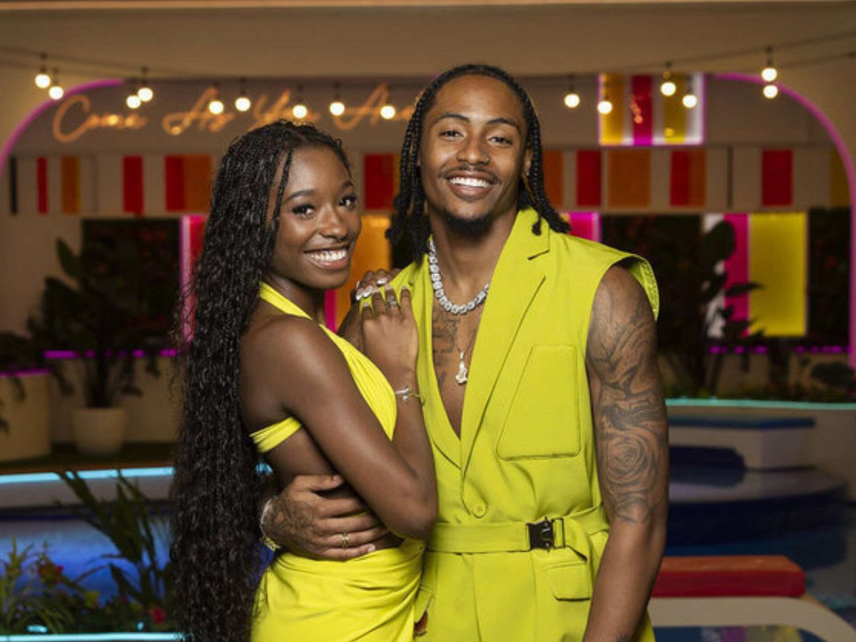 caramlapple's tweet photo. First episode vs last episode I am in tears #loveislandusa https://t.co/9VRnRL3DYv