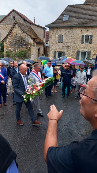 PascalMazet's tweet photo. Inauguration à Ambeyrac d'une signalétique retraçant l'histoire et l'action du Maquis d'Ols 🇫🇷] 
🟥Émotion au dépôt de la gerbe. Pensée à mon grand-père Roger Mazet qui a vécu dans ce village d'Ambeyrac avec ses camarades Résistants du Maquis D'Ols.
@Occitanie https://t.co/6YBfXQcS7x