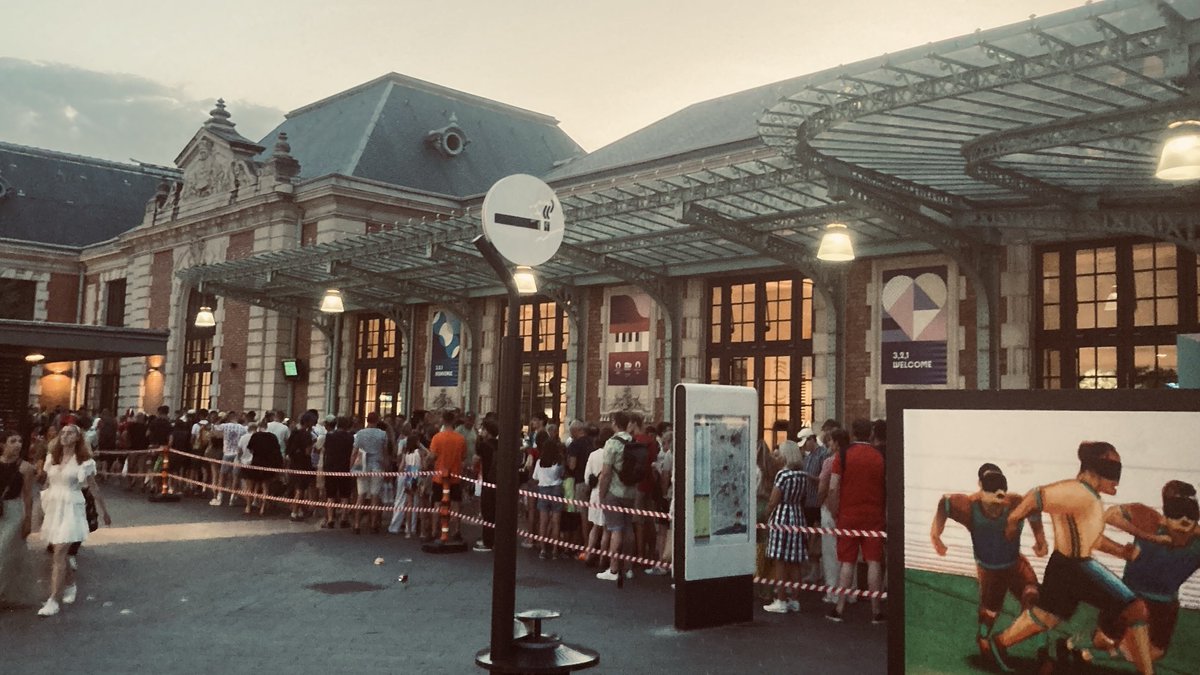 ⁦<a href="/LeTour/">Tour de France™</a>⁩ treated like cattle. Nice station. Queuing for hours.