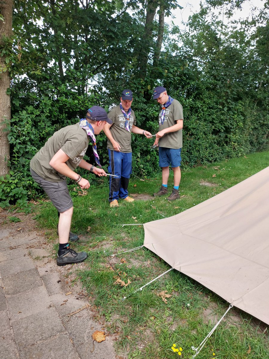 BE_BlauweVogels's tweet photo. #teamwerk Afbreken tentenkamp #ZOKA https://t.co/Xwdv8qvquZ