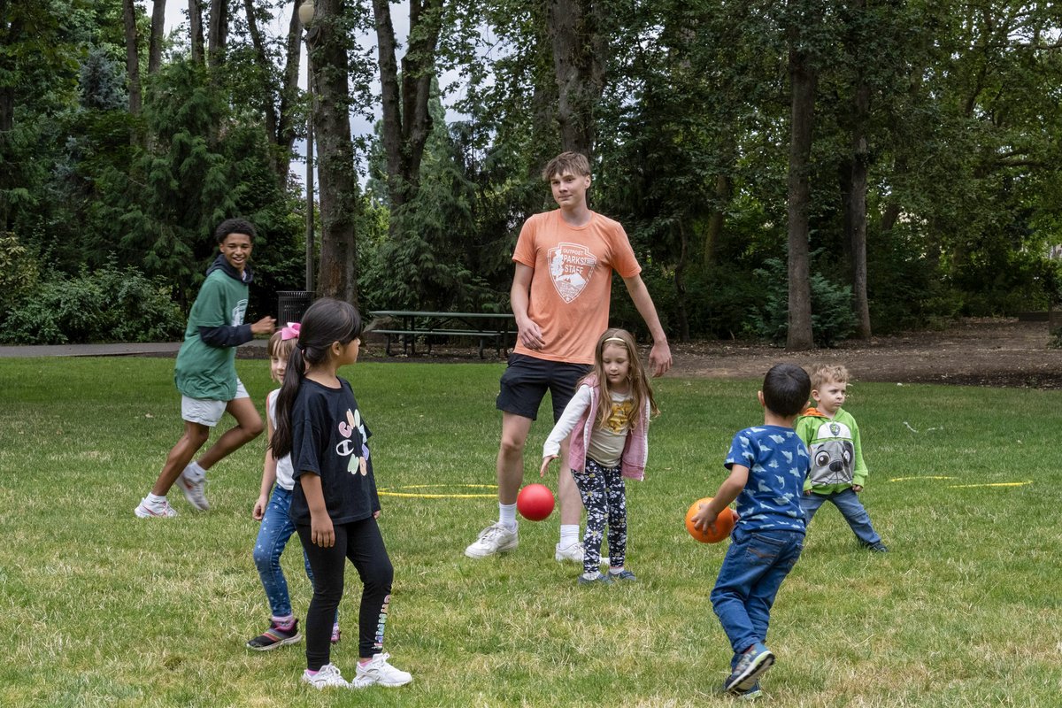 CityofHillsboro's tweet photo. Hillsboro's free summer lunch &amp; activities program continues through August 15!

Monday – Thursday 
10:30 am to 1:30 pm

HSD offers free lunch at sites around Hillsboro as well, without activities. 

See the full list of locations: https://t.co/zJKu5jsq8l https://t.co/0JVyWAEFkc