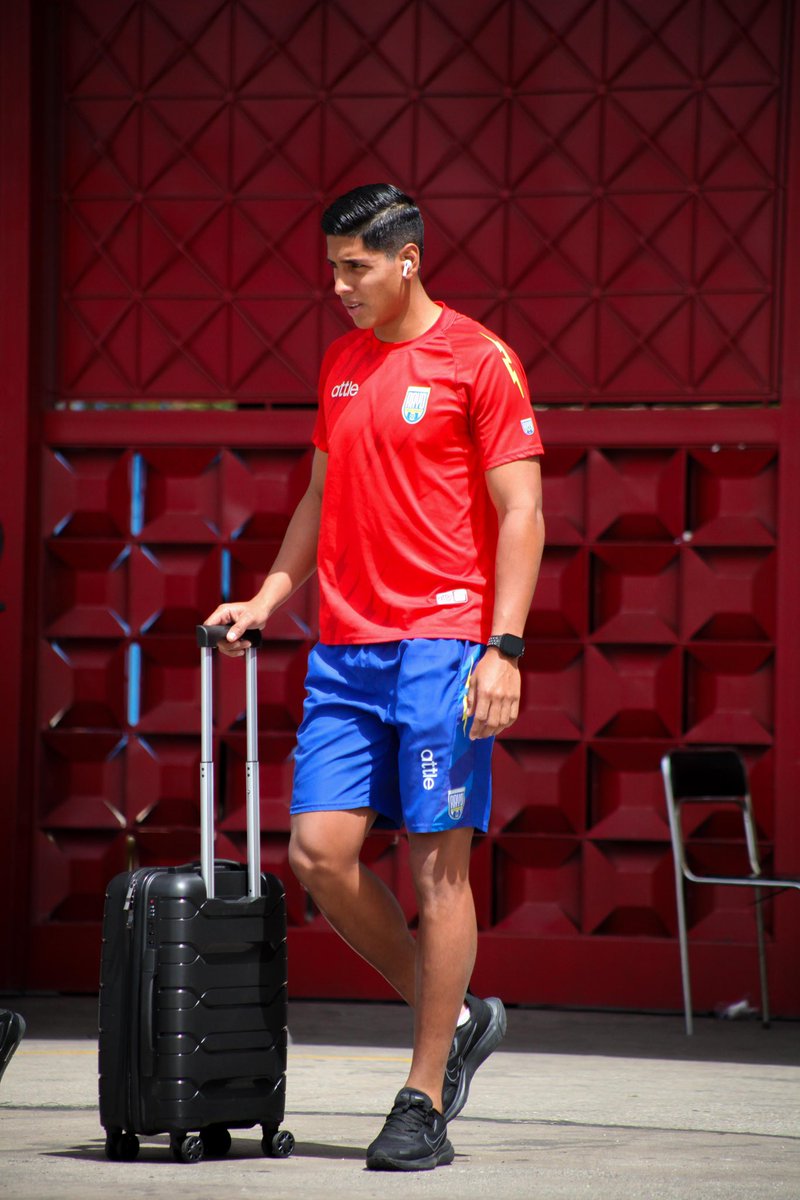 DvoRayoZuliano's tweet photo. De vuelta al Brígido Iriarte.⚡️ 𝗝𝟮-𝗖𝗹𝗮𝘂𝘀𝘂𝗿𝗮 @LigaFUTVE VS @Caracas_FC | 4:00 P.M.
▶️ 𝗘𝗡 𝗩𝗜𝗩𝗢 por @TvesSonrie, en YouTube: canal 𝗟𝗶𝗴𝗮 𝗙𝗨𝗧𝗩𝗘, y por la señal de @FMCenterNoticia
#DaleRayo
#LigaFUTVEBancoDeVenezuela https://t.co/d9MmnV4El8