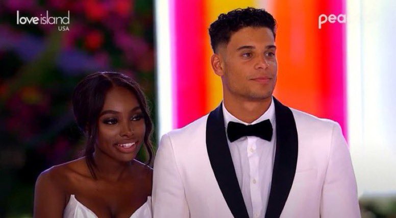 JayduhFN's tweet image. They gave Jana &amp;amp; Kenny a Princess Tiana and Prince Naveen final date 🐸💚🥹 I’m not okay 😭 #LoveislandUSA