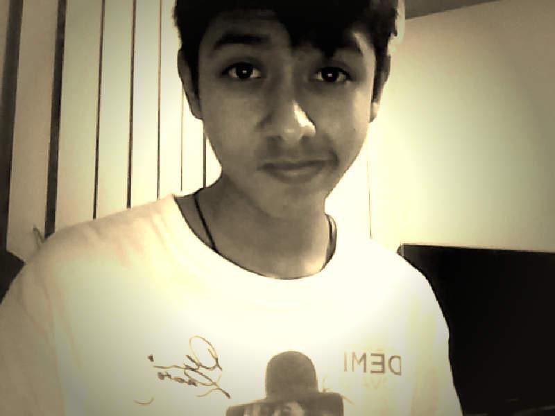 ryanblackoutt's tweet photo. Playing with Webcam Toy #webcamtoy 12 years ago today. https://t.co/kcwHzwfkAz