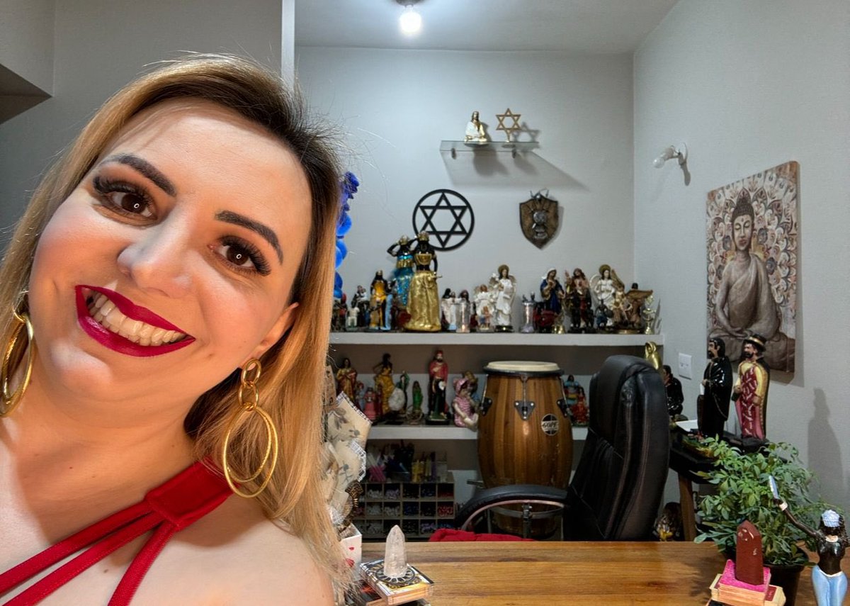 DomCigano's tweet photo. Hoje no YouTube Dom Cigano te aguardo com muito carinho ás 20h (horário de Brasília) e cheia de boas energias! ☀️ #domcigano #youtubebrasil #youtuber #tarot https://t.co/J8bGYK2nTX