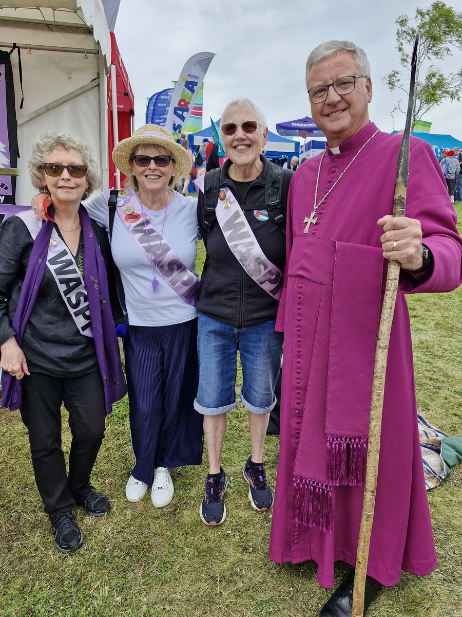 Support for #WASPI comes from all quarters.  Here's Gen Sec <a href="/RMTunion/">RMT</a>  Mick Lynch &amp; the Bishop of Salisbury with us at <a href="/TolpuddleFest/">Tolpuddle Martyrs' Festival</a> today.  <a href="/WASPI_Campaign/">#WASPI Campaign</a> #tolpuddle #tolpuddle24