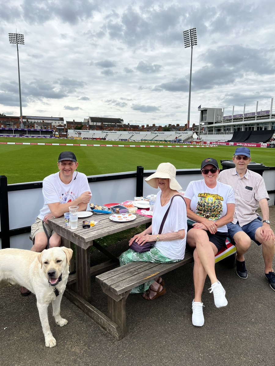 My first time at the cricket! Thanks <a href="/RobKeogh2024/">Rob Keogh Testimonial 2024</a> and <a href="/Courtney_Lawes/">Courtney Lawes</a> for having me 🐾