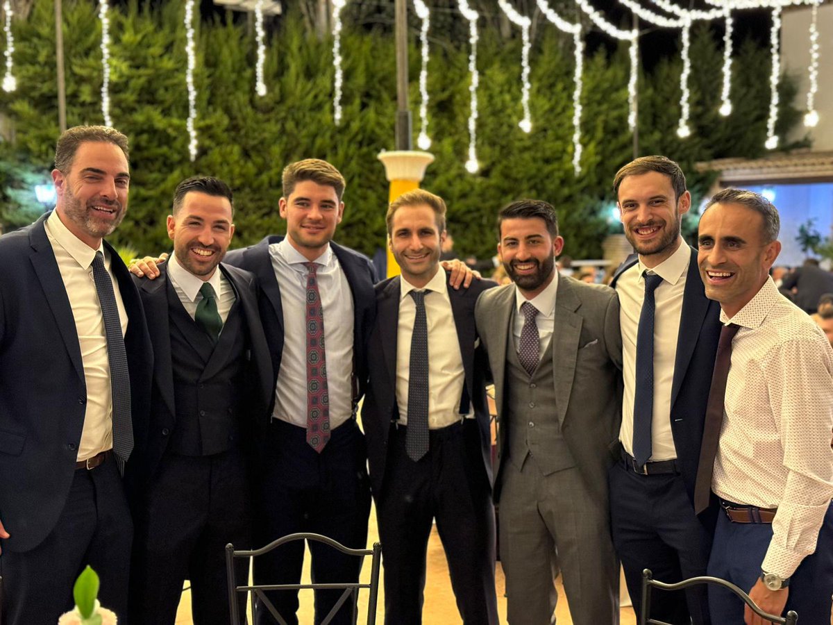 💍Estos días estamos de celebración. Alfonso Carraña y Maleno han dado el sí quiero a Lucía y Ana, respectivamente. Os deseamos lo mejor. ¡Vivan los novios!🥂🎉💛💚