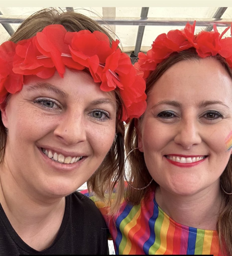 Janine_Wissler's tweet image. Wir feiern den Christopher Street Day, um an die Errungenschaften der Bewegung zu erinnern und um darauf aufmerksam zu machen, dass wir noch weit davon entfernt sind, in einer Gesellschaft der vollständigen Akzeptanz und Gleichberechtigung zu leben.
#csd #ColognePride #dielinke