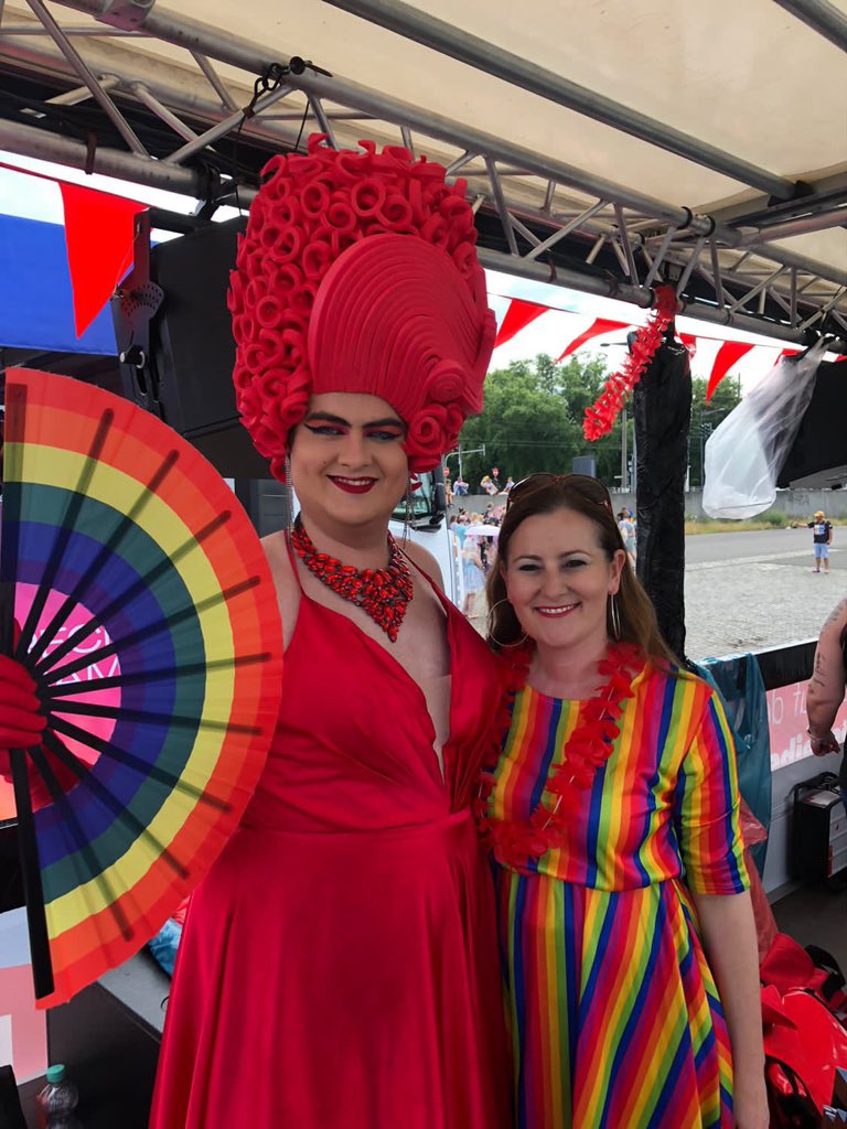 Janine_Wissler's tweet image. Wir feiern den Christopher Street Day, um an die Errungenschaften der Bewegung zu erinnern und um darauf aufmerksam zu machen, dass wir noch weit davon entfernt sind, in einer Gesellschaft der vollständigen Akzeptanz und Gleichberechtigung zu leben.
#csd #ColognePride #dielinke