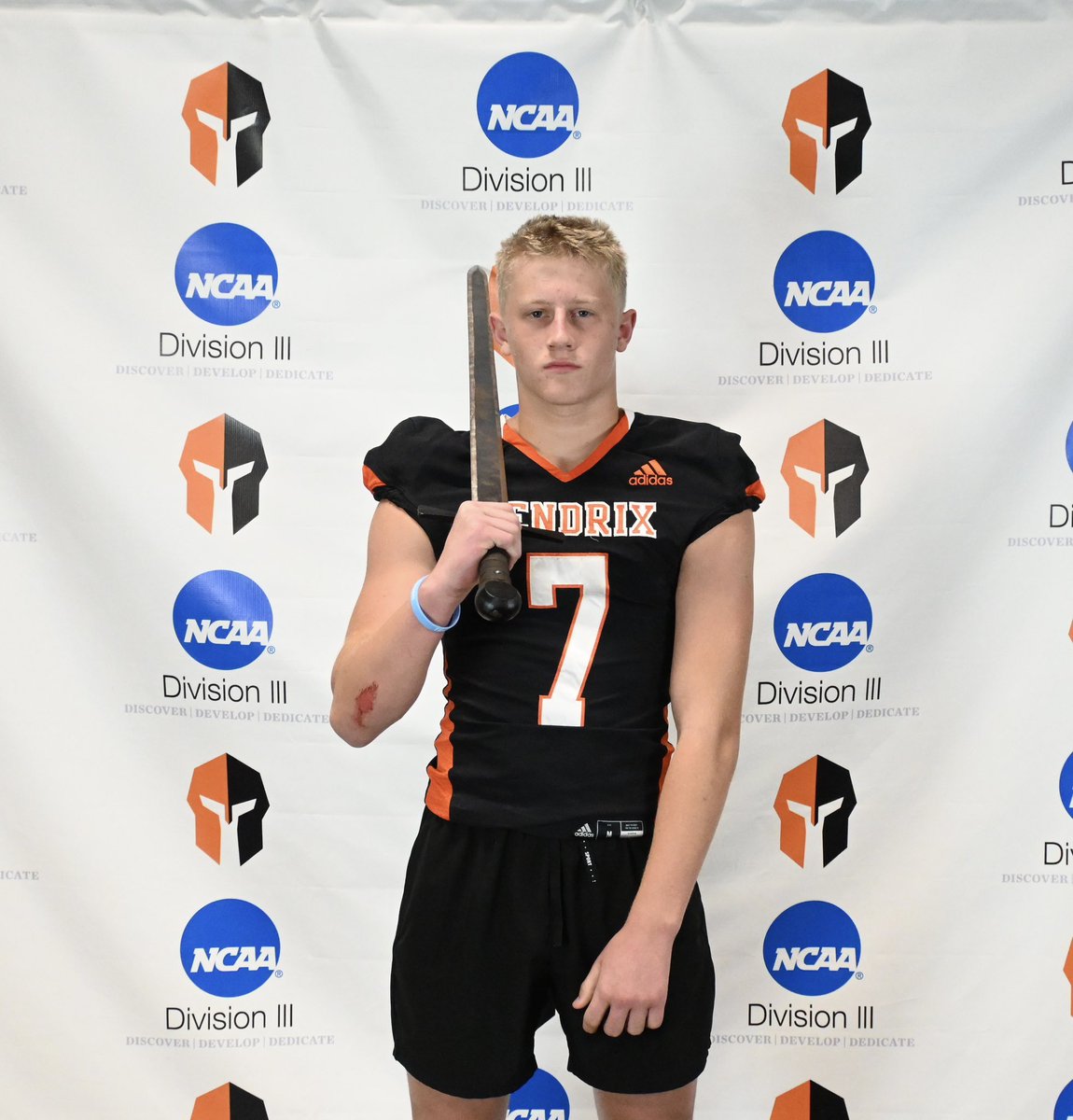 ColeMuir7's tweet photo. Had a great official visit at Hendrix College!!

Go Warriors🟧⬛️

Thank you to @RussHeidiSLC @NotCoachBuck @HendrixFootball 

#gowarriors https://t.co/T1DoRIUAau