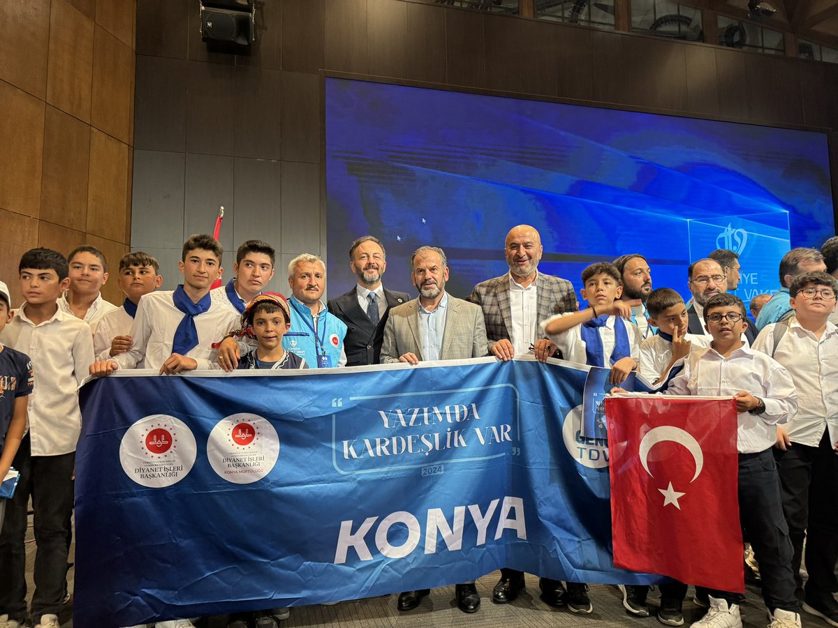 sunemlakkonya's tweet photo. Dostlarım; “Yazımda Kardeşlik Var” programına katılım sağlayan Konya’lı öğrencilerimizi ve çok değerli hocalarımızı Konya Müftüsü Prof Dr @AliOge42 Hocamla birlikte tebrik ettik. Bundan sonraki yaşamlarında da başarıları daim olsun inş. @ABurakSimsek @izani_turan @DiyanetVakfi https://t.co/sYkRrnM0qs