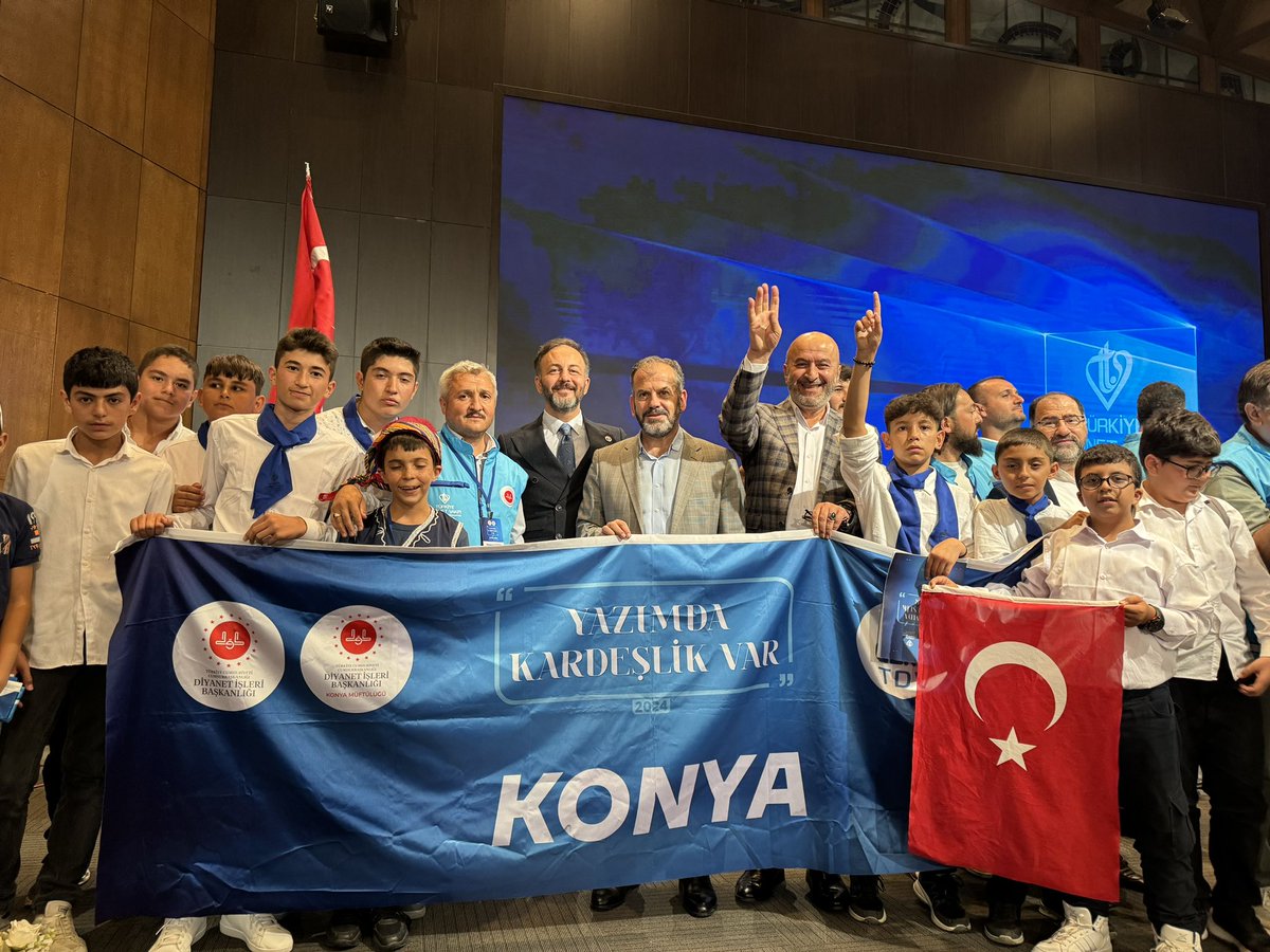 sunemlakkonya's tweet photo. Dostlarım; “Yazımda Kardeşlik Var” programına katılım sağlayan Konya’lı öğrencilerimizi ve çok değerli hocalarımızı Konya Müftüsü Prof Dr @AliOge42 Hocamla birlikte tebrik ettik. Bundan sonraki yaşamlarında da başarıları daim olsun inş. @ABurakSimsek @izani_turan @DiyanetVakfi https://t.co/sYkRrnM0qs