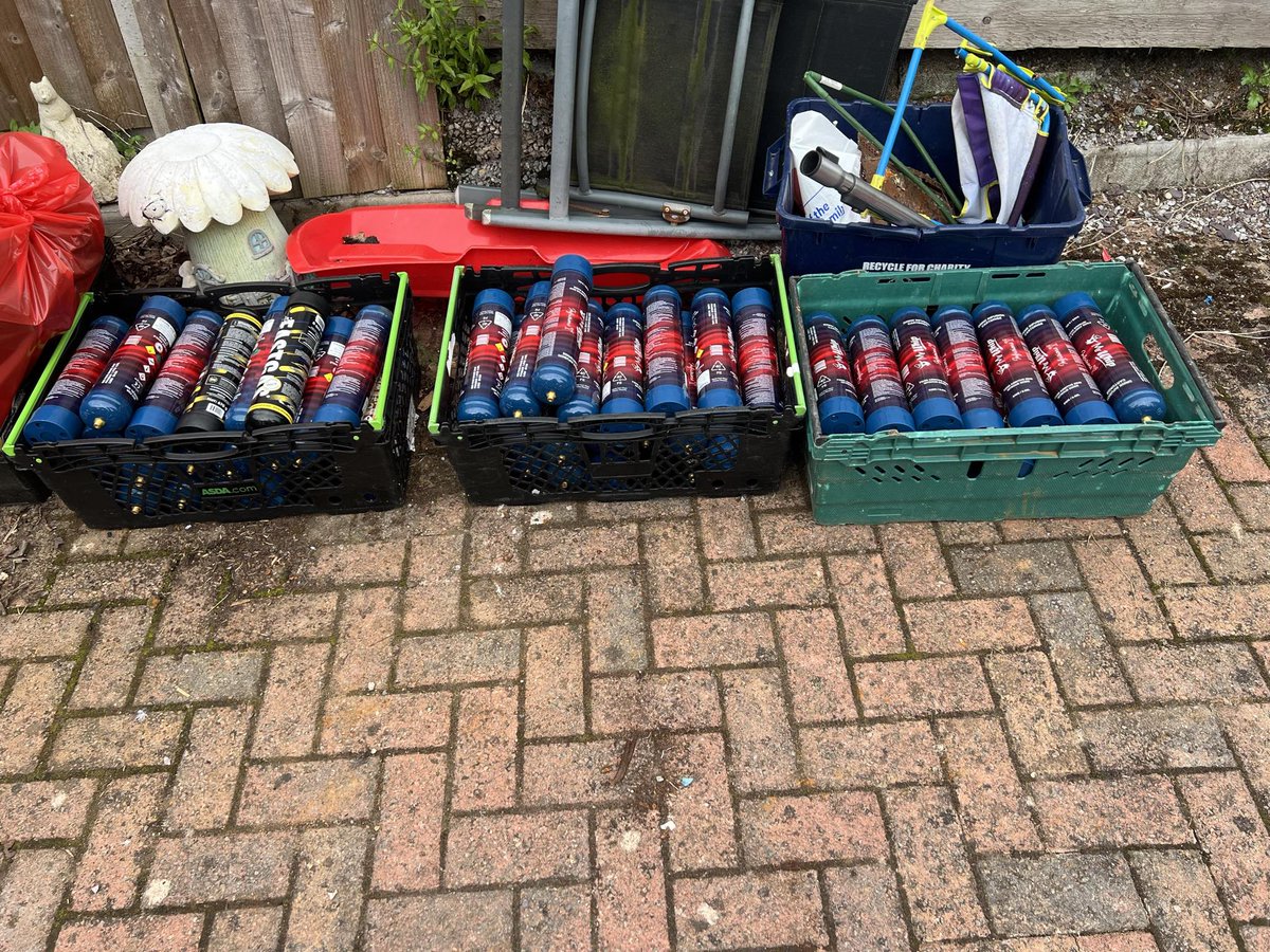 Julie27Rose's tweet photo. Wouldn't it be amazing to achieve 66 likes, that's the amount of helium canisters we retrieved today.
16 Bags of rubbish, scrap and 5 fly tipping reports.
Newport Canal Clean-up and Litter Picking Group with helpers today.
#Keepingthecommunityclean https://t.co/EouiLe229x