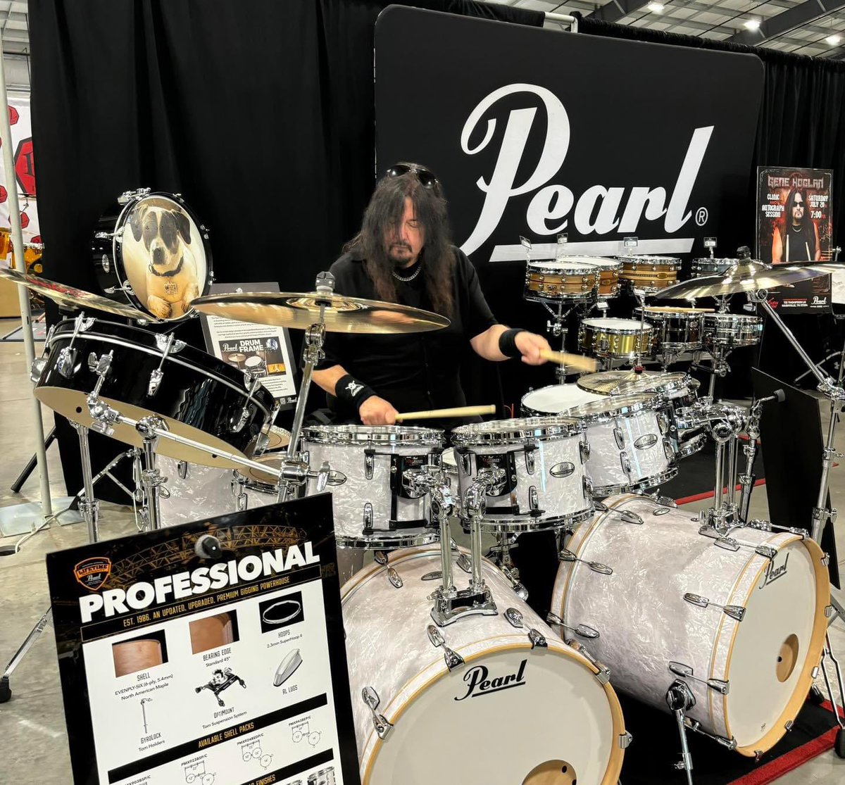 GeneHoglan's tweet photo. Thank you to all who attended the drum clinic at the Music City Drum Show, big thanks to @pearl_drums and @guitarcenter for the hospitality ๐ค ๐ฅ ๐ค
#pearldrum #pearl_drums #pearldrums #drummerlife #playdrums #drumstagram #instadrum #instadrums #instadrummer #drumsdaily https://t.co/XOC3kDWNZS