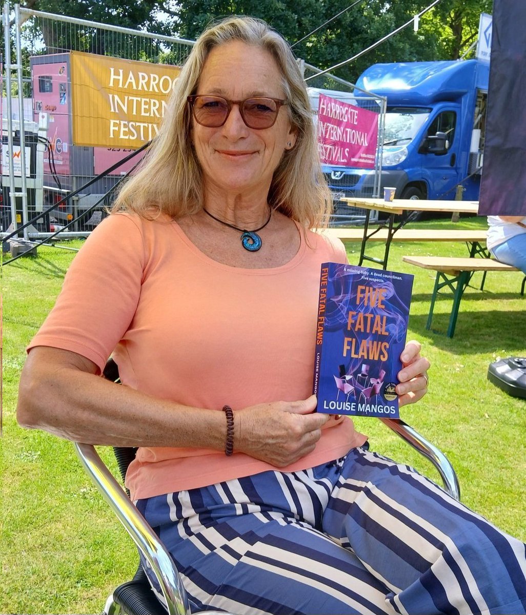 Lee-Anne Fox 🇮🇸📚☕ @OnefootinIceland tweet media