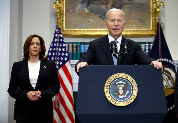 IsmaelCuba5's tweet photo. #ULTIMAHORA
#Bidem Renuncia campaña x reeleccion.
Calificado "el peor presidente d #SOSUSA".
Cuestionada ya, su permanencia en "Casa Blanca" y exigen dimisión inmediata.
Propuso a #KamalaHarris en su lugar. Los esposos #Klinton la apoyan!?
#Trump dice más fácil derrotarla... https://t.co/zhTs2a9JPl