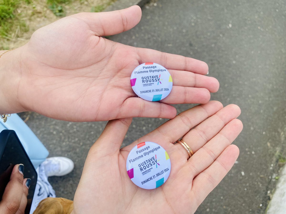 CamiSatragno's tweet photo. Le passage de la flamme olympique à @GustaveRoussy a été un moment incroyable🔥 
Une journée inoubliable pour les patients, nous médecins et le personnel soignant☀️☀️☀️ https://t.co/buXjYtmieB