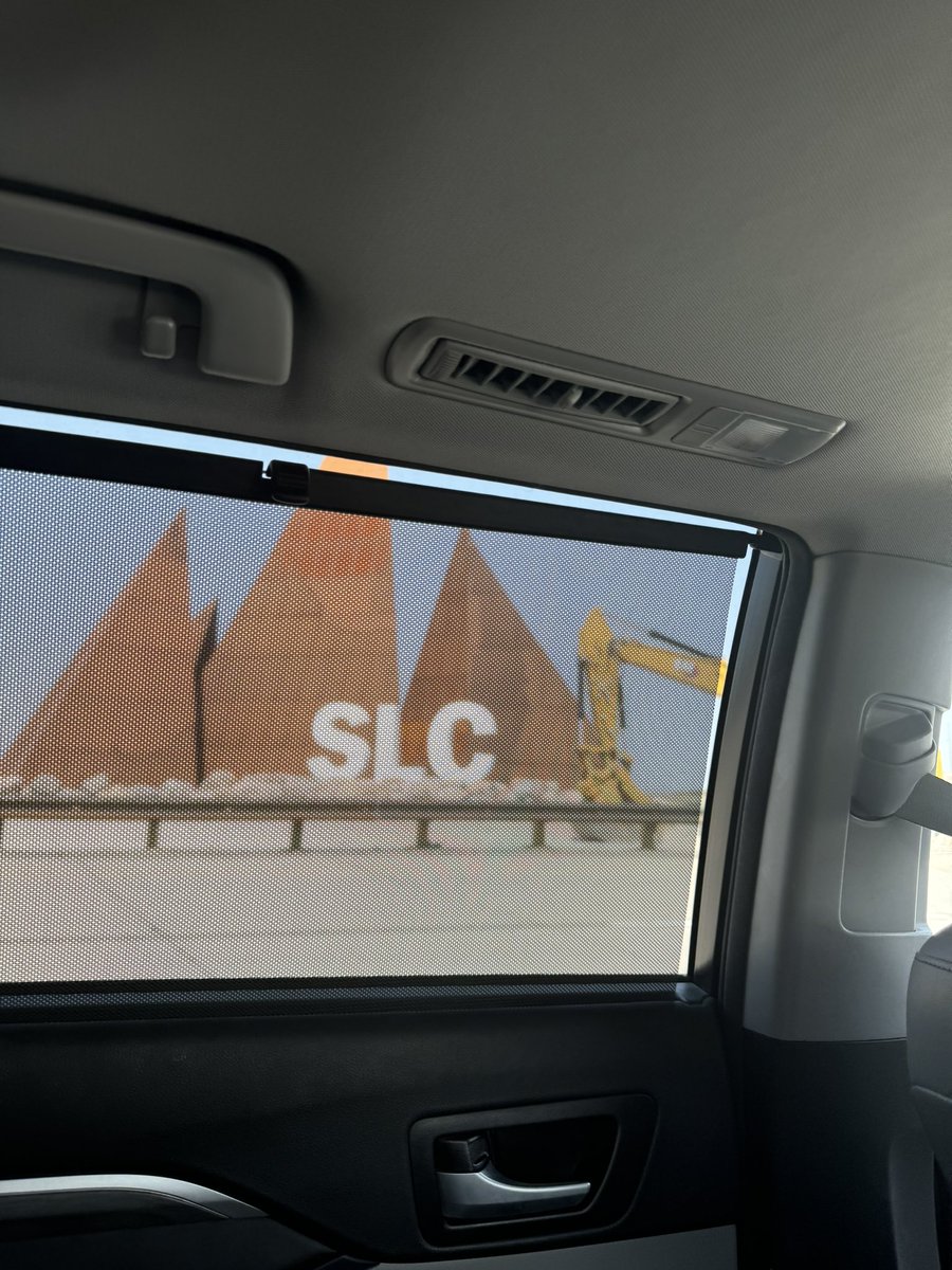 TCMoveForward's tweet image. Holding on line for 3.5 hours and the call being dropped vs. Standing in line at the SLC AIRPORT dor 2.5 hours still no access to agents smh .@Delta #strandedinslc