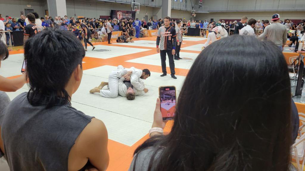 Coach Bustamante still getting after it and setting a great example of hard work and dedication to his craft!!! Golden Bears, Coach O'Hara and Maria Munoz, cheering him on! 🤗🥈#GoBears