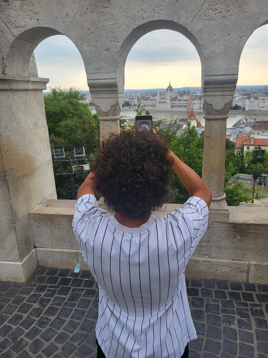 ColucciLc's tweet photo. @LucaColucci1 @mar_co_lucci #Buda #Pest #Ungheria
#Klauzál Café &amp; Restaurant https://t.co/utVHpxl4Jl