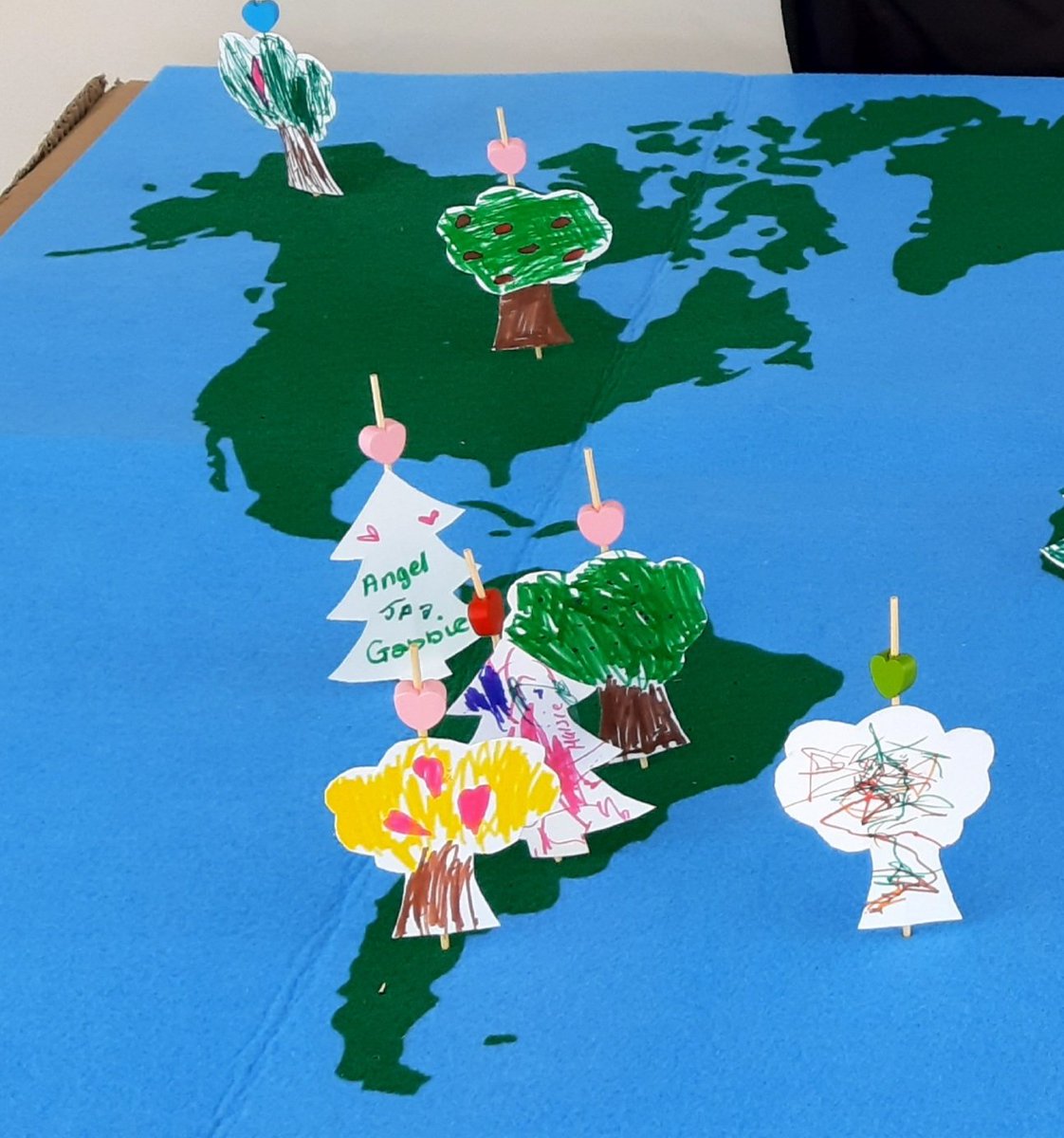 ChesterPlane's tweet photo. The world looking much more colourful, thanks to all your beautiful trees! 🥰🌳❤
#OurCityAroundTheWorld #SaveChester #Southend #SaveOurTrees #TheIronWorks #SouthendCityBid @southendcitybid @SouthendCityC @Essex_Echo https://t.co/emA5iS8iZY